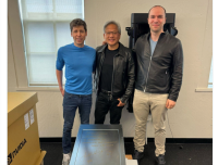 全球首台!英伟达重磅产品交付,配送员:黄仁勋